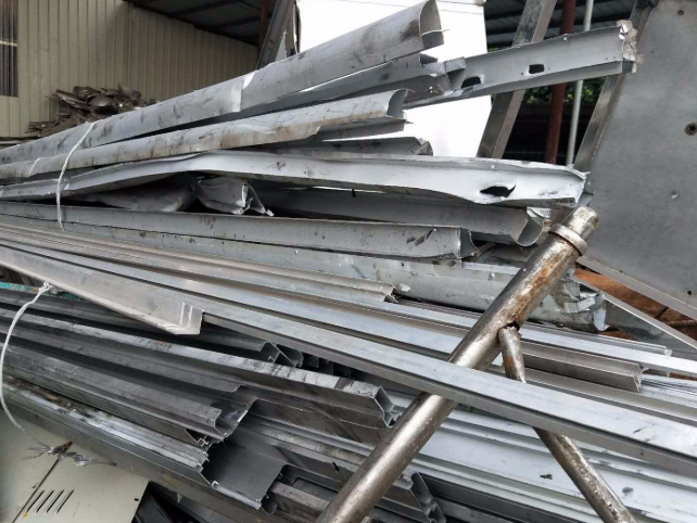 常熟不銹鋼回收公司分享如何鑒別廢不銹鋼的方法